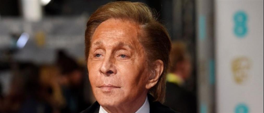 Βαλεντίνο: Σε λαϊκό προσκύνημα η σορός του σχεδιαστή μόδας στην Ιταλία