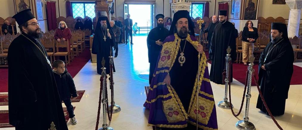 Σαντορίνη: Δεήσεις με τη συνοδεία της Φιλαρμονικής στις εκκλησίες για να σταματήσουν οι σεισμοί (βίντεο)