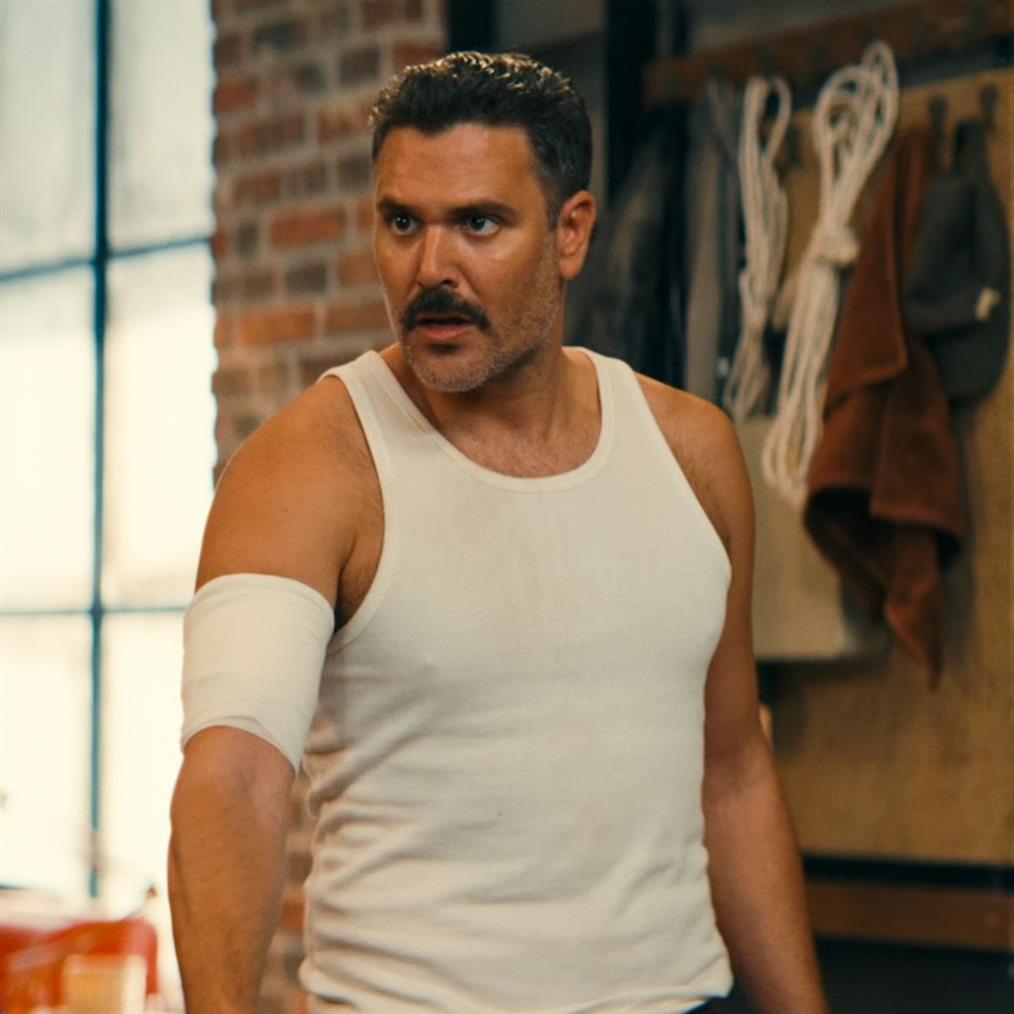 Γιατί ρε πατέρα: Ο Νίκος, ο Φώντας και η Βιβή αποφασίζουν να κρυφτούν στο χωριό, για να γλιτώσουν από τον Μιχαήλο!
