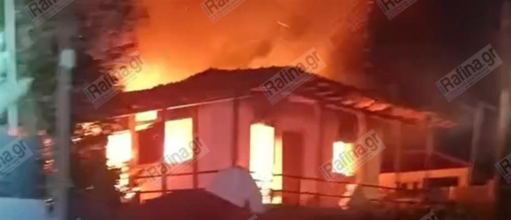 Φωτιά στην Αρτέμιδα - Σπίτι καταστράφηκε ολοσχερώς (βίντεο)