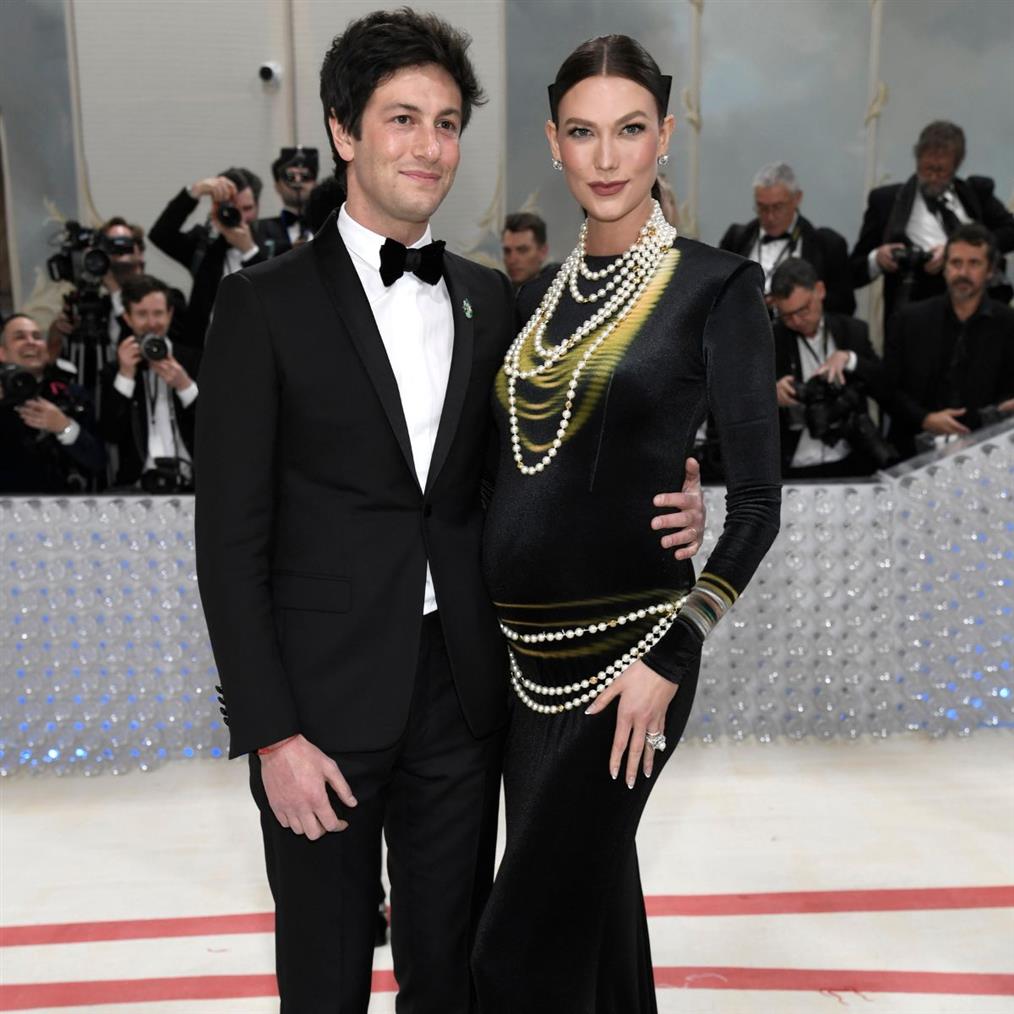 Έγκυος για τρίτη φορά η Karlie Kloss: H ανακοίνωση και οι πρώτες φωτογραφίες με φουσκωμένη κοιλιά
