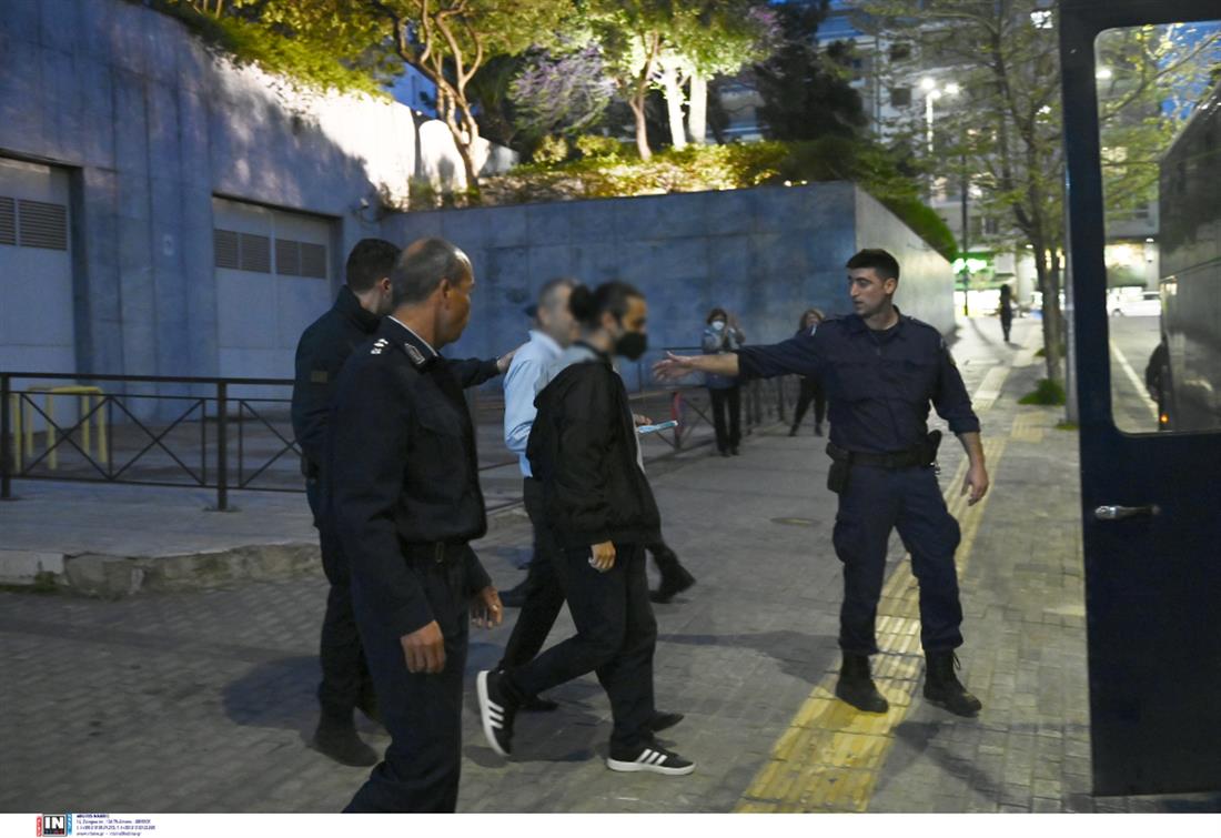 Κολωνός - 12χρονη Κολωνός - 12χρονη