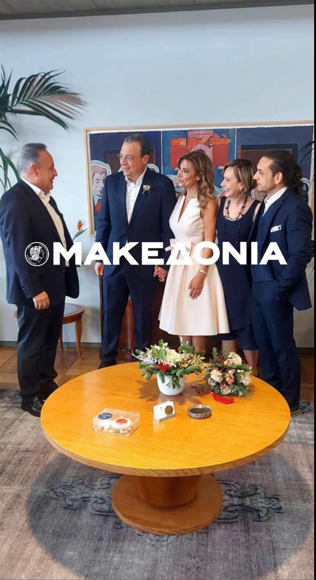 Φάμελλος γάμος Φάμελλος γάμος