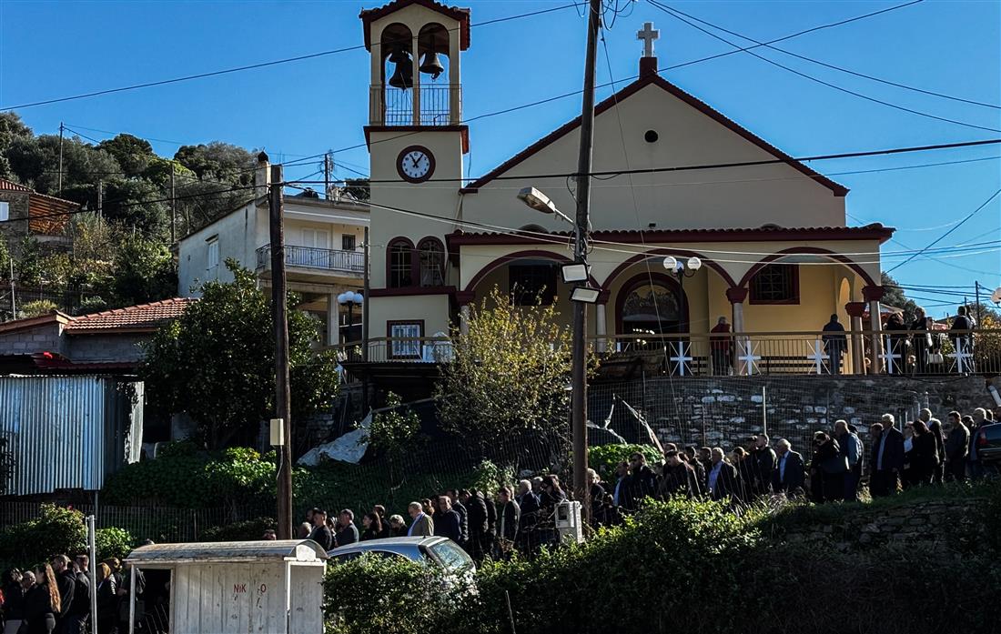 Αχαΐα - Κηδεία 3χρονου