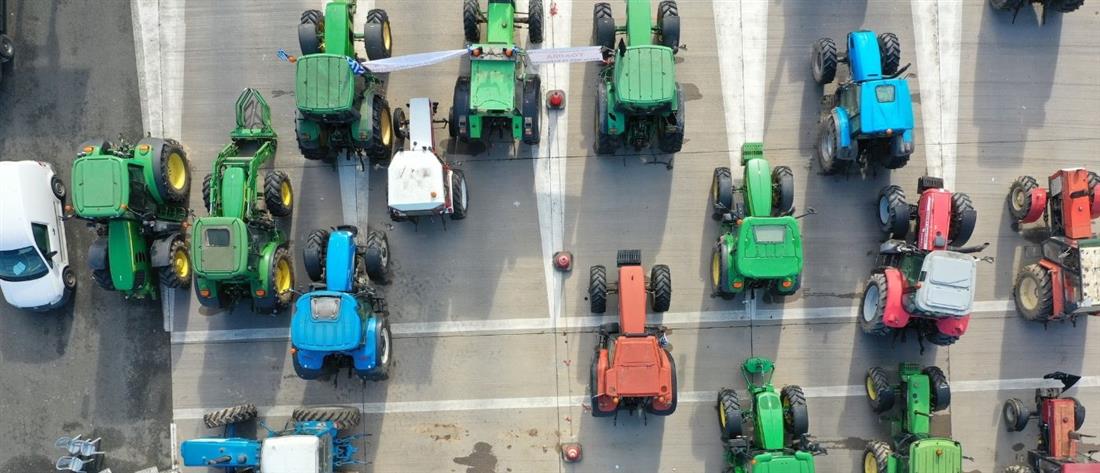 Αγρότες-τρακτέρ-μπλόκο