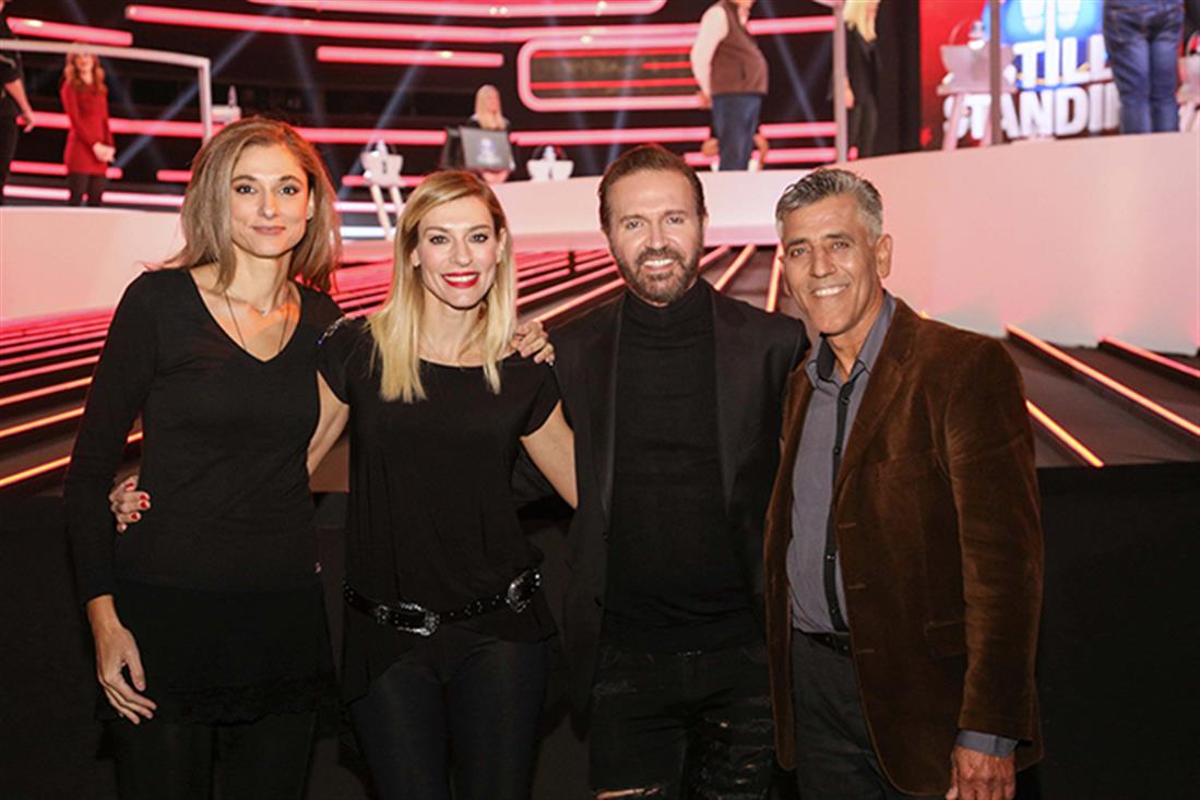 STILL STANDING - Κάθε Παιδί μία Αγκαλιά - ΧΡΙΣΤΟΥΓΕΝΝΑ STILL STANDING - Κάθε Παιδί μία Αγκαλιά - ΧΡΙΣΤΟΥΓΕΝΝΑ