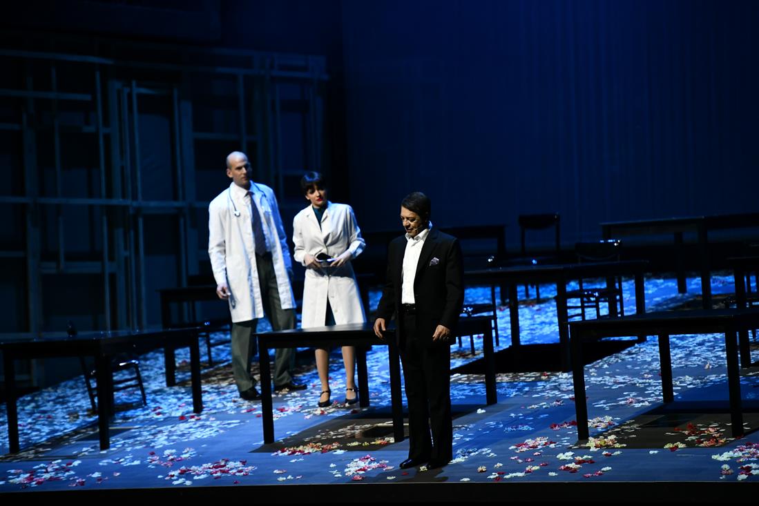 Τα πήρες όλα κι έφυγες Τα πήρες όλα κι έφυγες