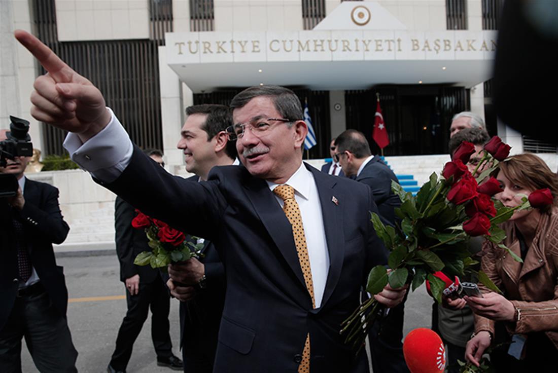 AP - Τσίπρας - Νταβούτογλου - τριαντάφυλλα