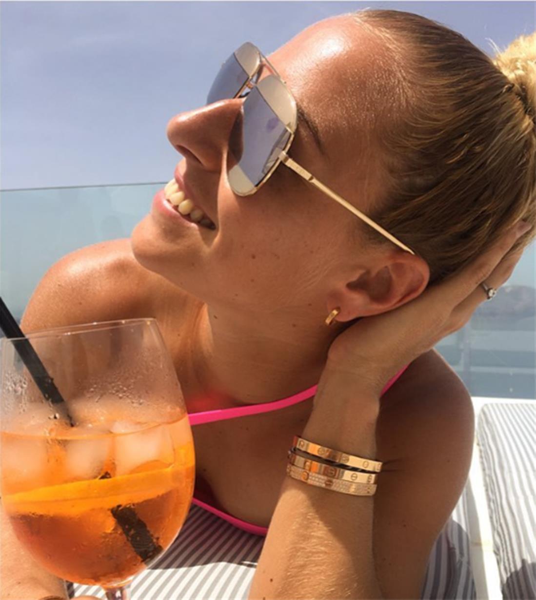 Dominika Cibulkova - instagram - Ντομίνικα Τσιμπούλκοβα - Σαντορίνη