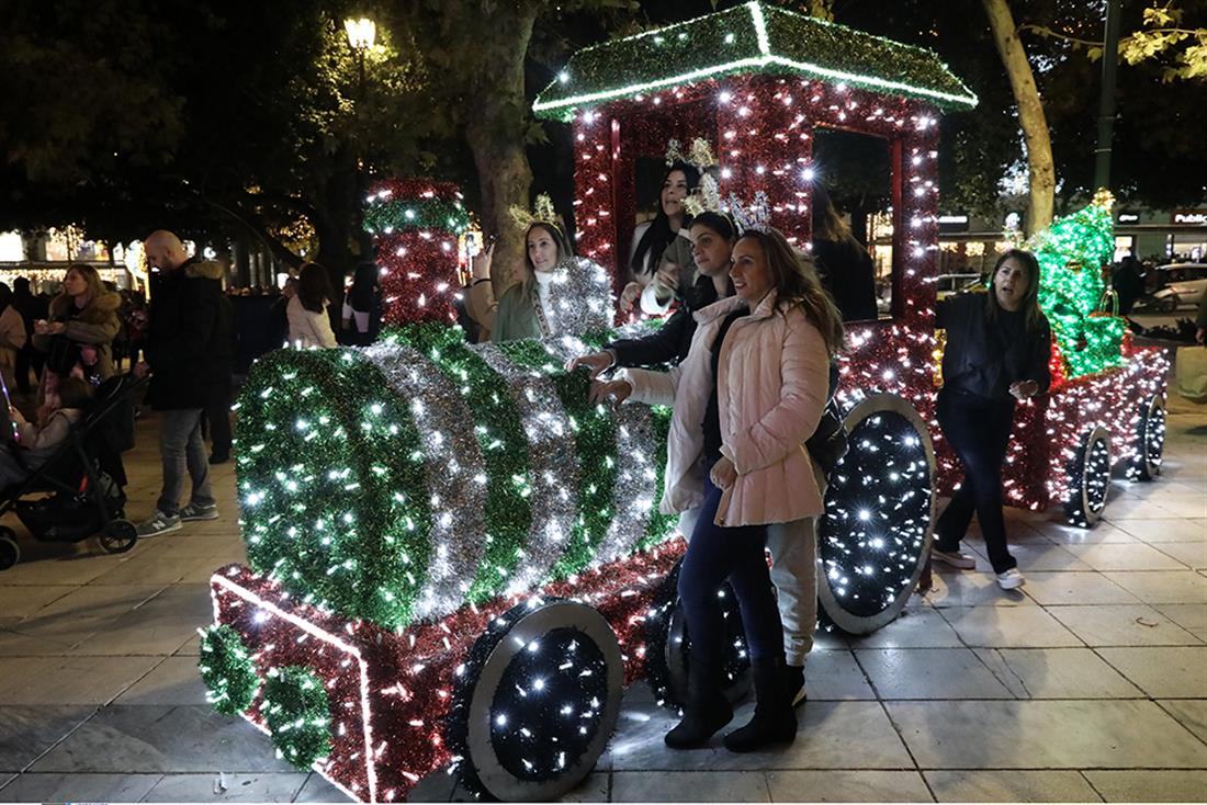 ΧΡΙΣΤΟΥΓΕΝΝΙΑΤΙΚΟ ΔΕΝΔΡΟ - ΣΥΝΤΑΓΜΑ - ΑΘΗΝΑ