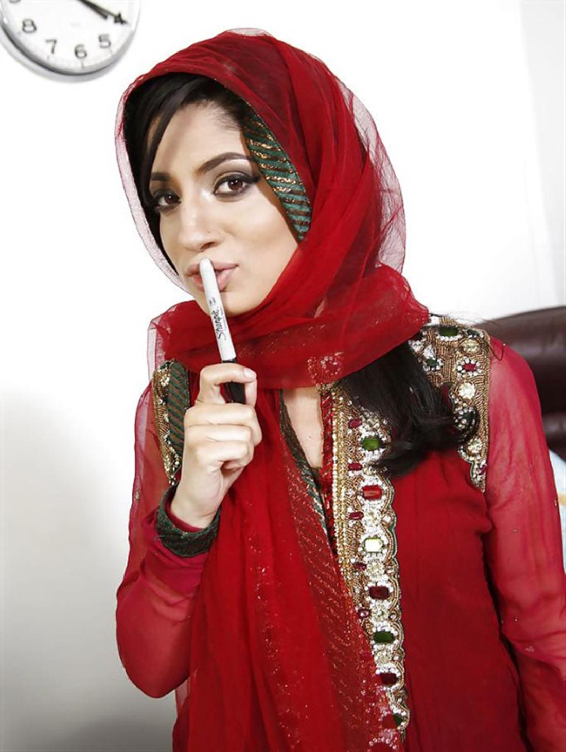 Nadia Ali - πορνοστάρ - ISIS Nadia Ali - πορνοστάρ - ISIS