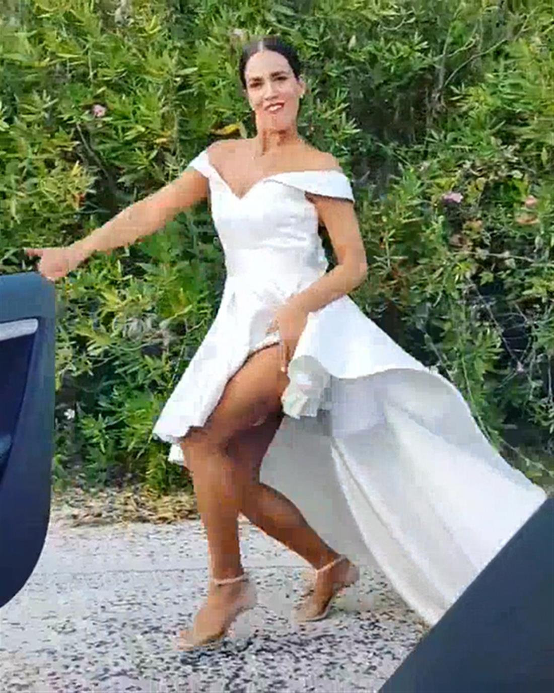 Κατερίνα Στικούδη - γάμος - χορός Κατερίνα Στικούδη - γάμος - χορός