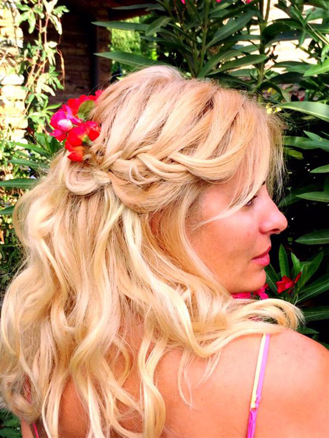 Ελένη Μενεγάκη - Άνδρος - βάφτιση - twitter Ελένη Μενεγάκη - Άνδρος - βάφτιση - twitter