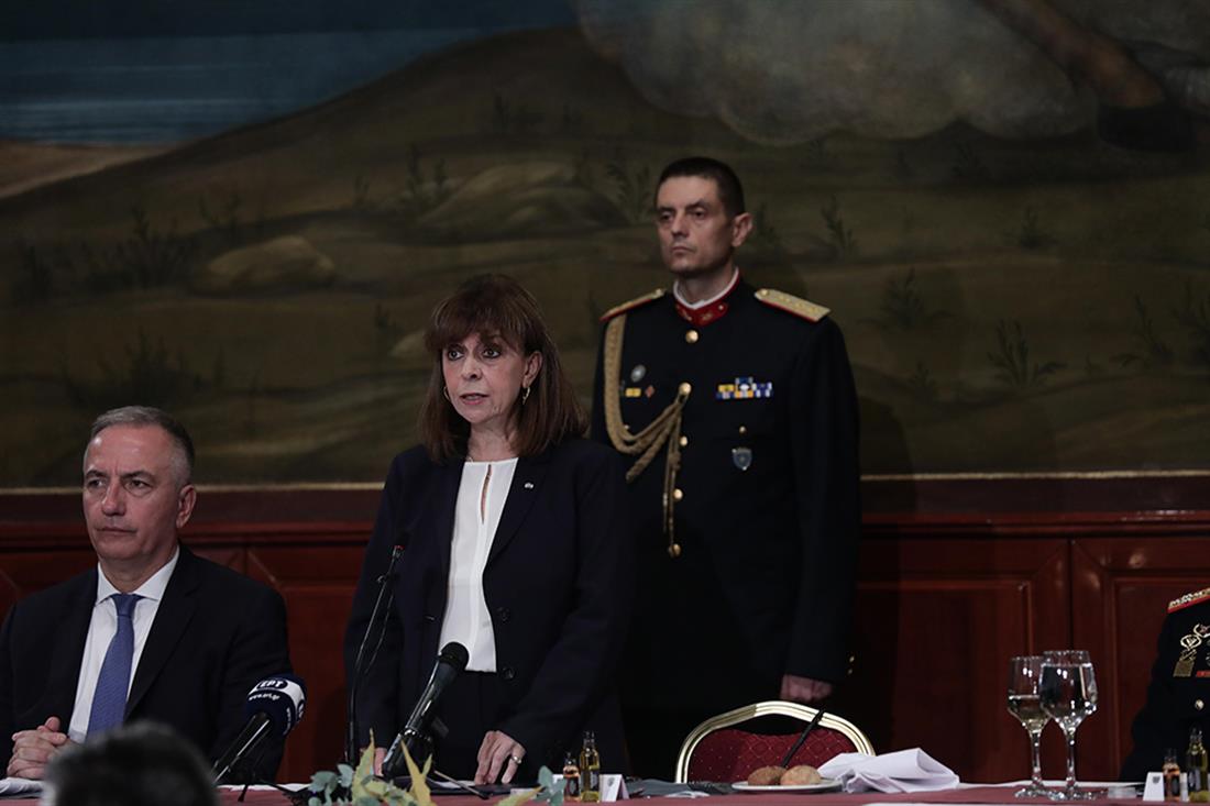 ΚΑΤΕΡΙΝΑ ΣΑΚΕΛΛΑΡΟΠΟΥΛΟΥ - ΓΕΥΜΑ - Γ ΣΩΜΑ ΣΤΡΑΤΟΥ ΚΑΤΕΡΙΝΑ ΣΑΚΕΛΛΑΡΟΠΟΥΛΟΥ - ΓΕΥΜΑ - Γ ΣΩΜΑ ΣΤΡΑΤΟΥ