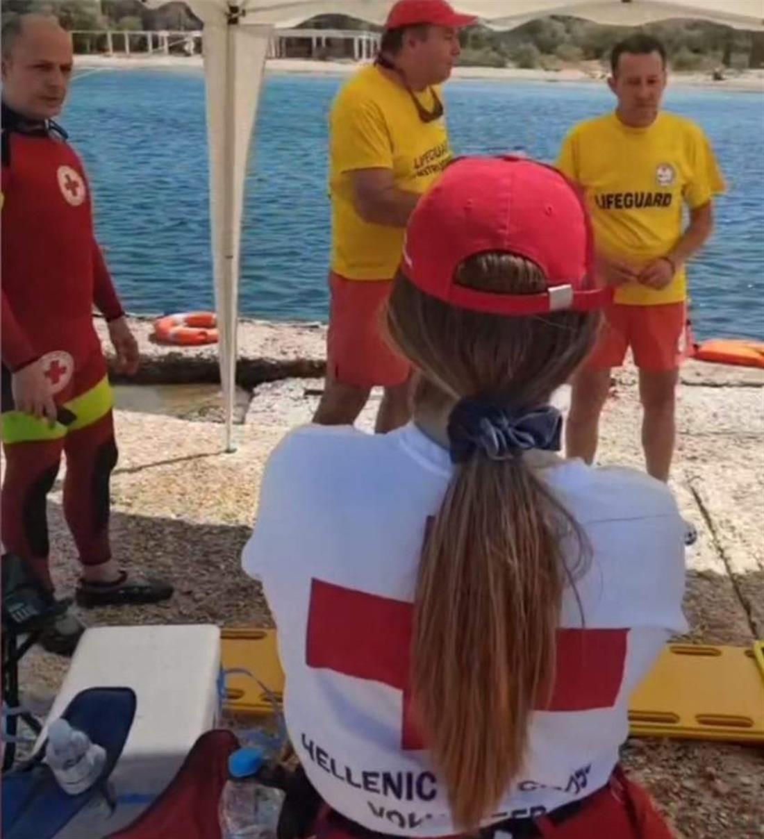 Ελληνικός Ερυθρός Σταυρός - εκπαιδευτική άσκηση - δόκιμοι - Βούλα Ελληνικός Ερυθρός Σταυρός - εκπαιδευτική άσκηση - δόκιμοι - Βούλα