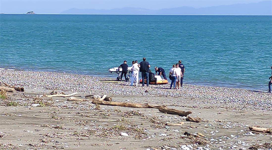 Εύβοια - πτώση ελικοπτέρου - ερευνες - πιλότος - ανάσυρση - παραλία Αχλαδι Εύβοια - πτώση ελικοπτέρου - ερευνες - πιλότος - ανάσυρση - παραλία Αχλαδι