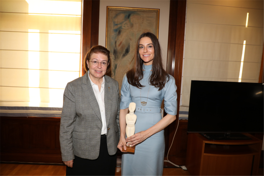 ΛΙΝΑ ΜΕΝΔΩΝΗ - ΑΡΙΑΝΑ ΡΟΚΦΕΛΕΡ