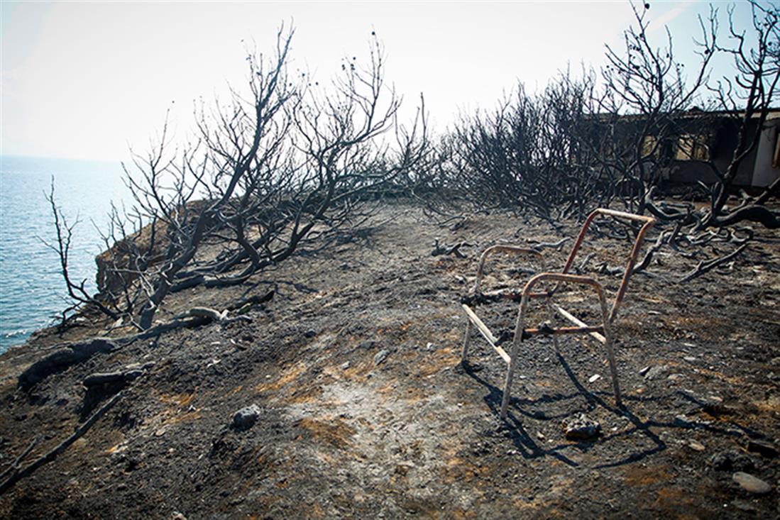 Αργυρή Ακτή - οικόπεδο - γκρεμός - 26 νεκροί αγκαλιασμένοι