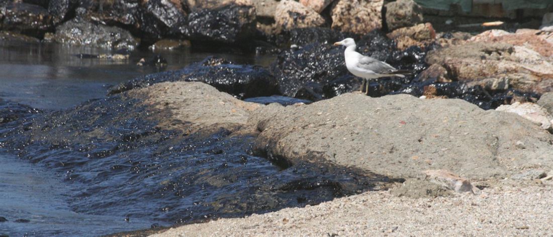 Άγιος Κοσμάς - πετρελαιοκηλίδα - παραλία - ρύπανση