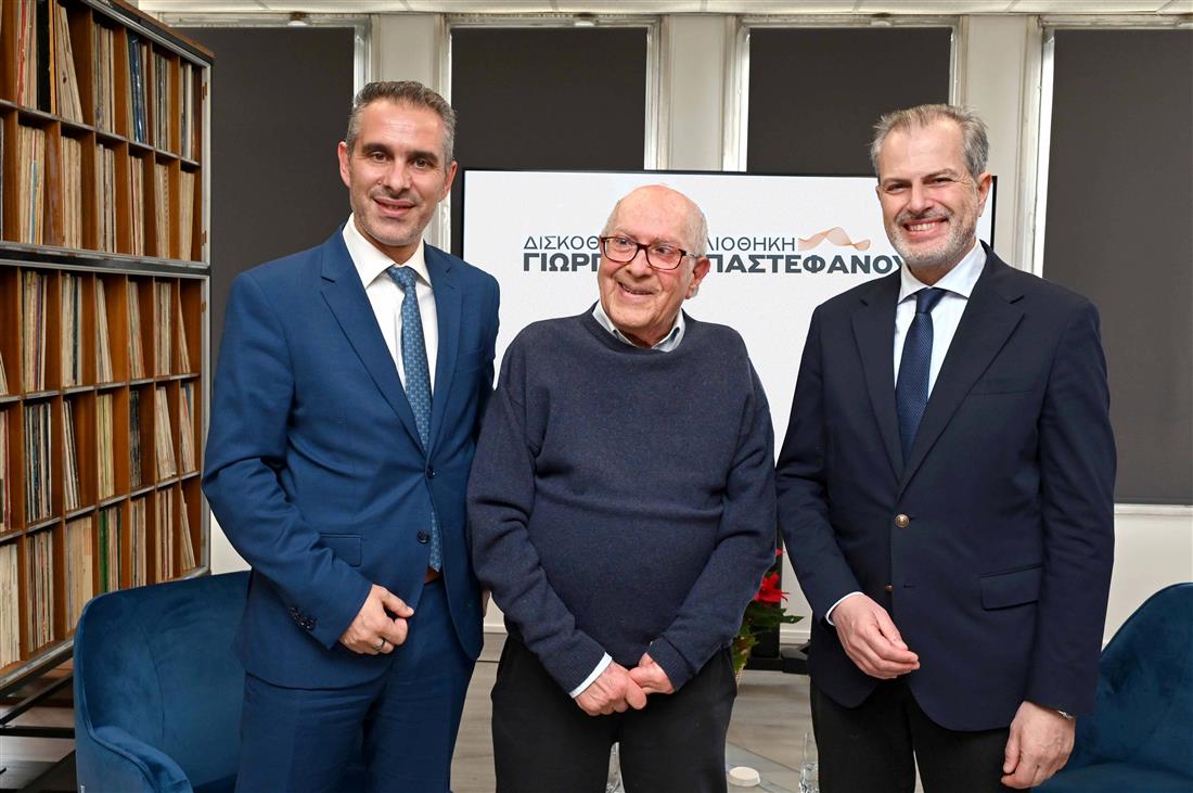 Γιώργος Παπαστεφάνου Γιώργος Παπαστεφάνου