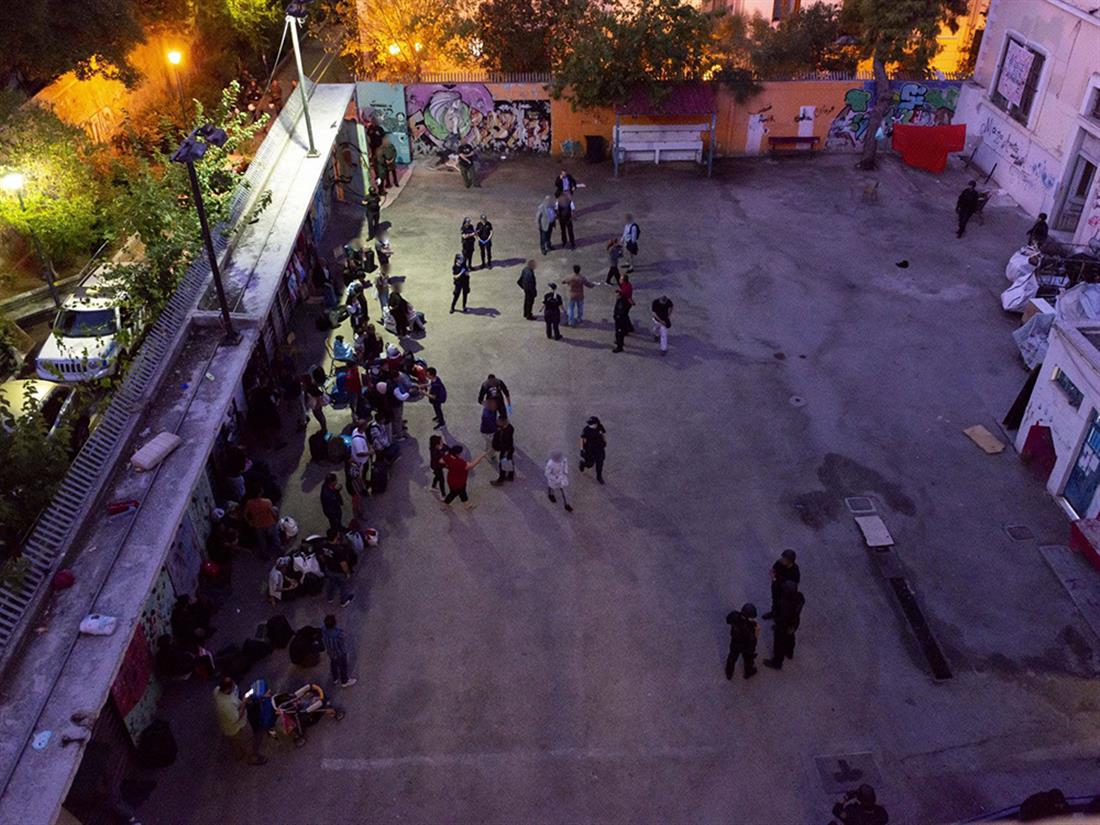 Επιχείρηση εκκένωσης κτιρίου - Εξάρχεια