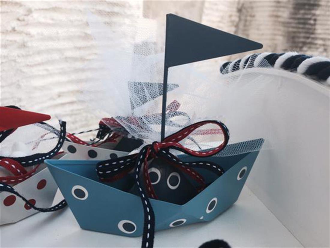 Ελένη Μενεγάκη - Άνδρος - βάφτιση - twitter Ελένη Μενεγάκη - Άνδρος - βάφτιση - twitter