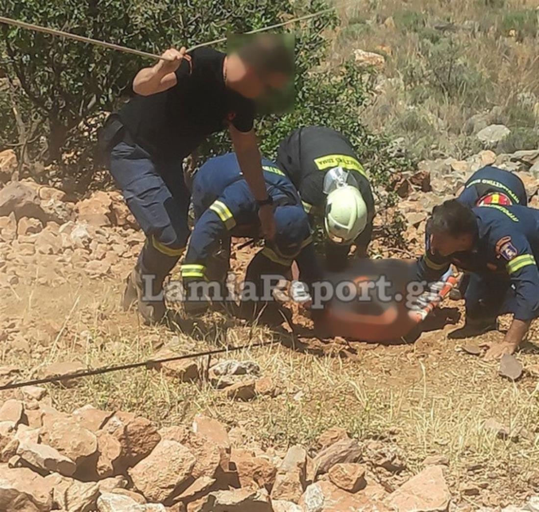 Δυστύχημα - γκρεμός - Παναγία Καλαμιώτισσα - Βοιωτία Δυστύχημα - γκρεμός - Παναγία Καλαμιώτισσα - Βοιωτία