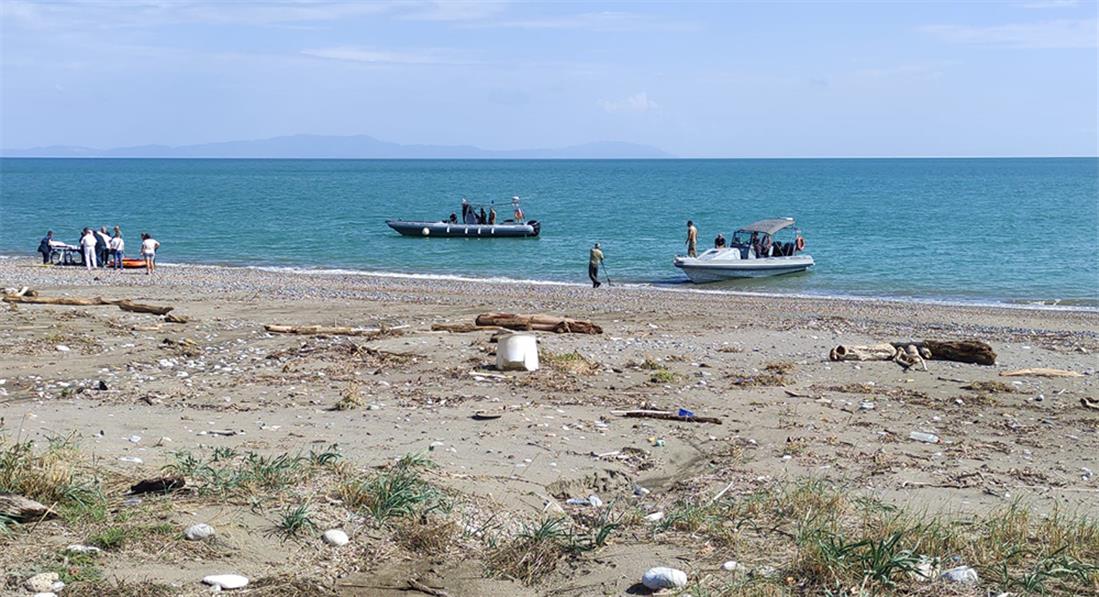 Εύβοια - πτώση ελικοπτέρου - ερευνες - πιλότος - ανάσυρση - παραλία Αχλαδι Εύβοια - πτώση ελικοπτέρου - ερευνες - πιλότος - ανάσυρση - παραλία Αχλαδι
