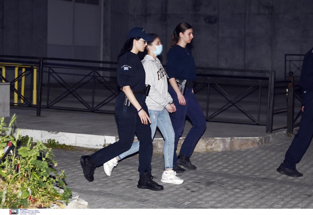 Κολωνός - 12χρονη Κολωνός - 12χρονη