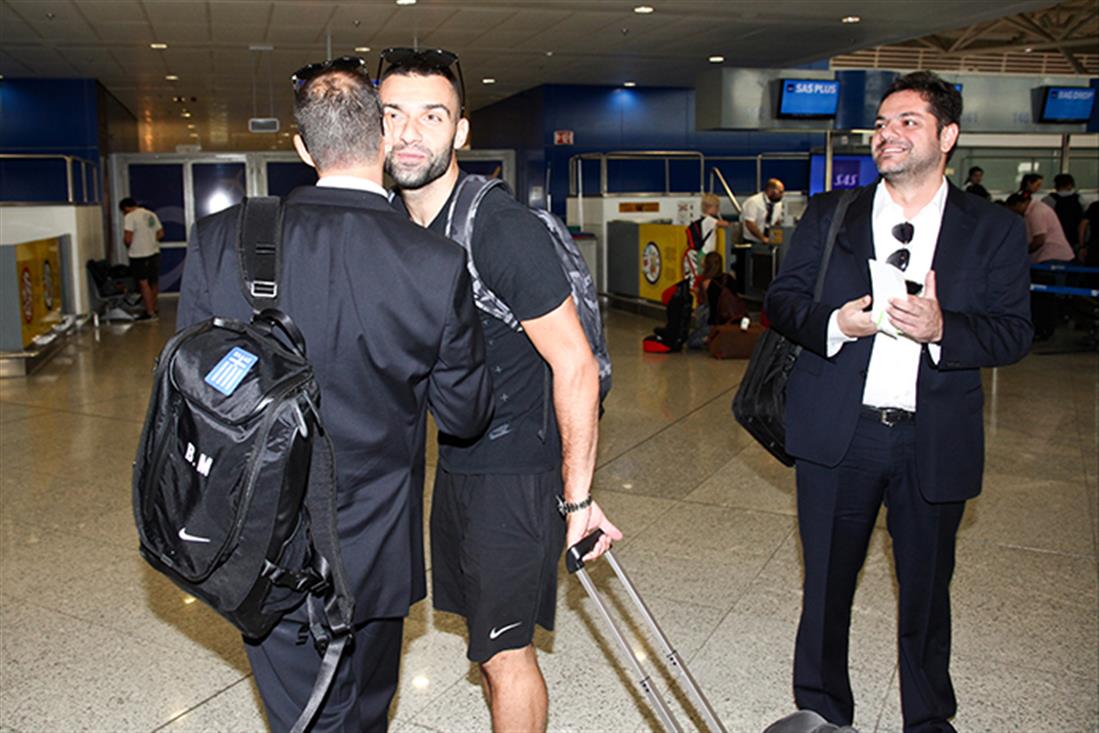 Ποδόσφαιρο - Εθνική Ελλάδος - αναχώρηση - Ντίσελντορφ Ποδόσφαιρο - Εθνική Ελλάδος - αναχώρηση - Ντίσελντορφ