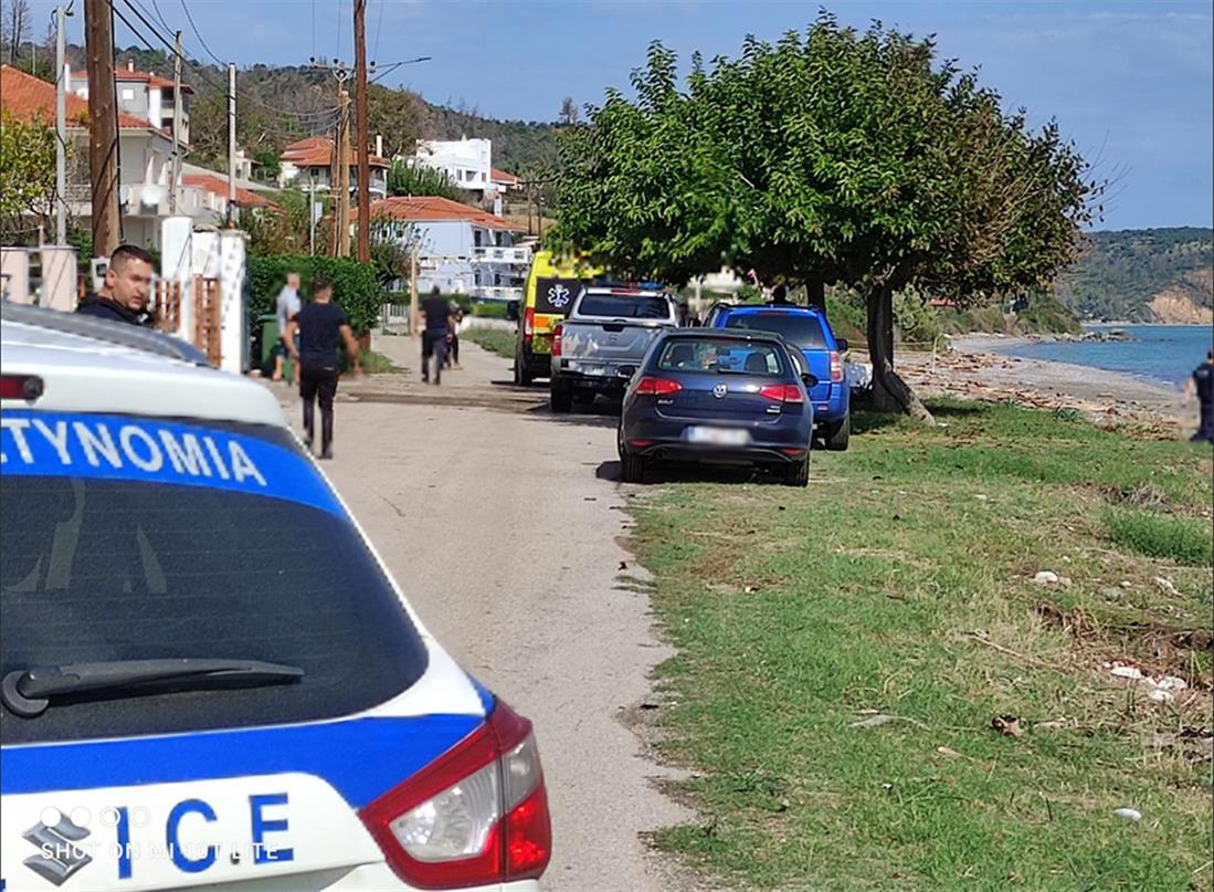 Εύβοια - πτώση ελικοπτέρου - ερευνες - πιλότος - ανάσυρση - παραλία Αχλαδι Εύβοια - πτώση ελικοπτέρου - ερευνες - πιλότος - ανάσυρση - παραλία Αχλαδι