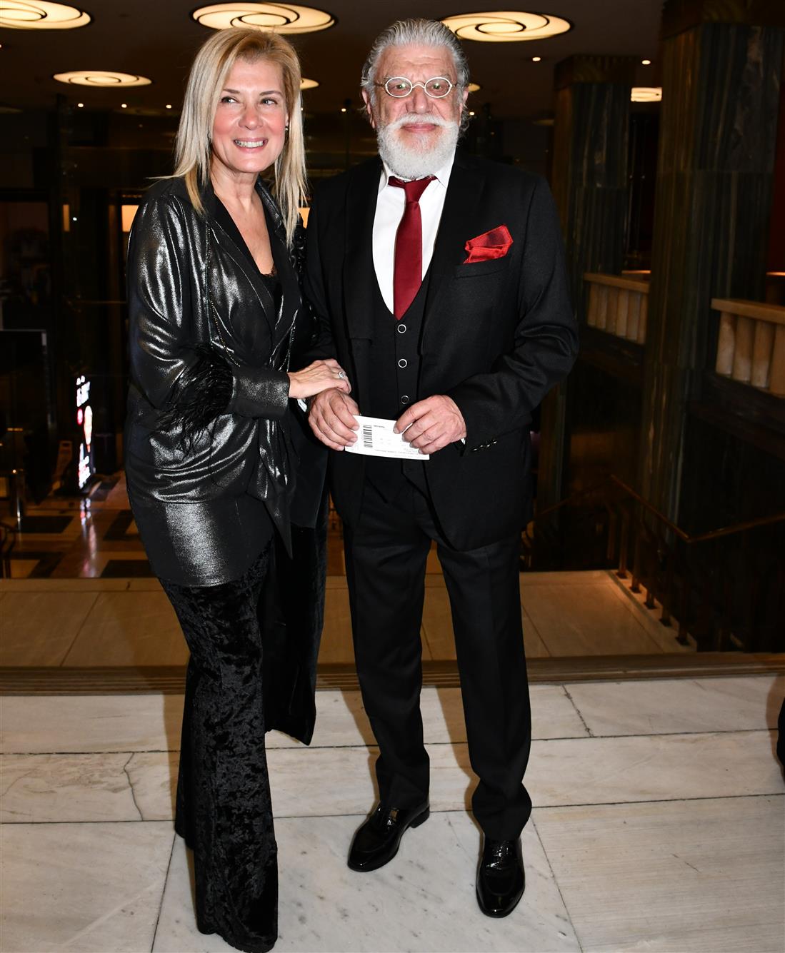 Τα πήρες όλα κι έφυγες Τα πήρες όλα κι έφυγες