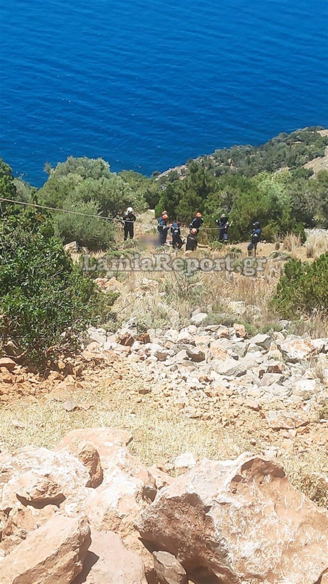 Δυστύχημα - γκρεμός - Παναγία Καλαμιώτισσα - Βοιωτία Δυστύχημα - γκρεμός - Παναγία Καλαμιώτισσα - Βοιωτία