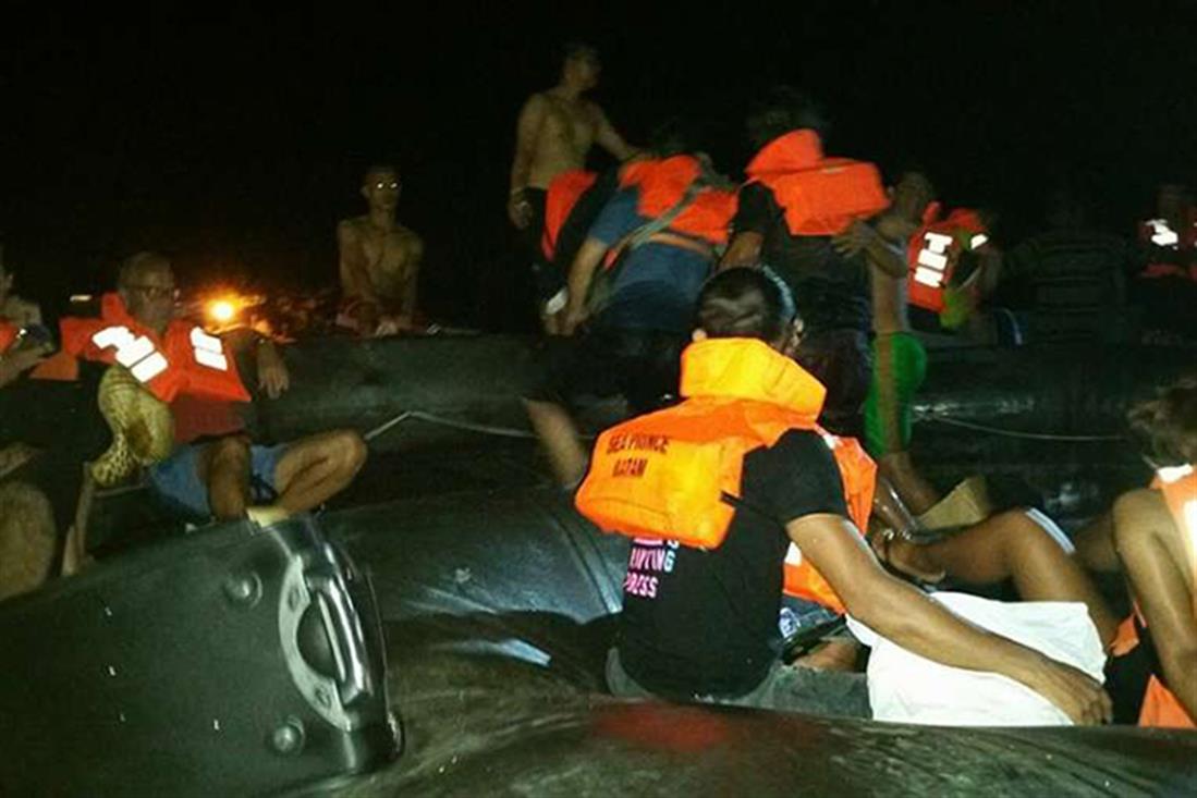 Ινδονησία - Σιγκαπούρη - νησί Μπατάμ - οχηματαγωγό - ναυάγιο - διάσωση