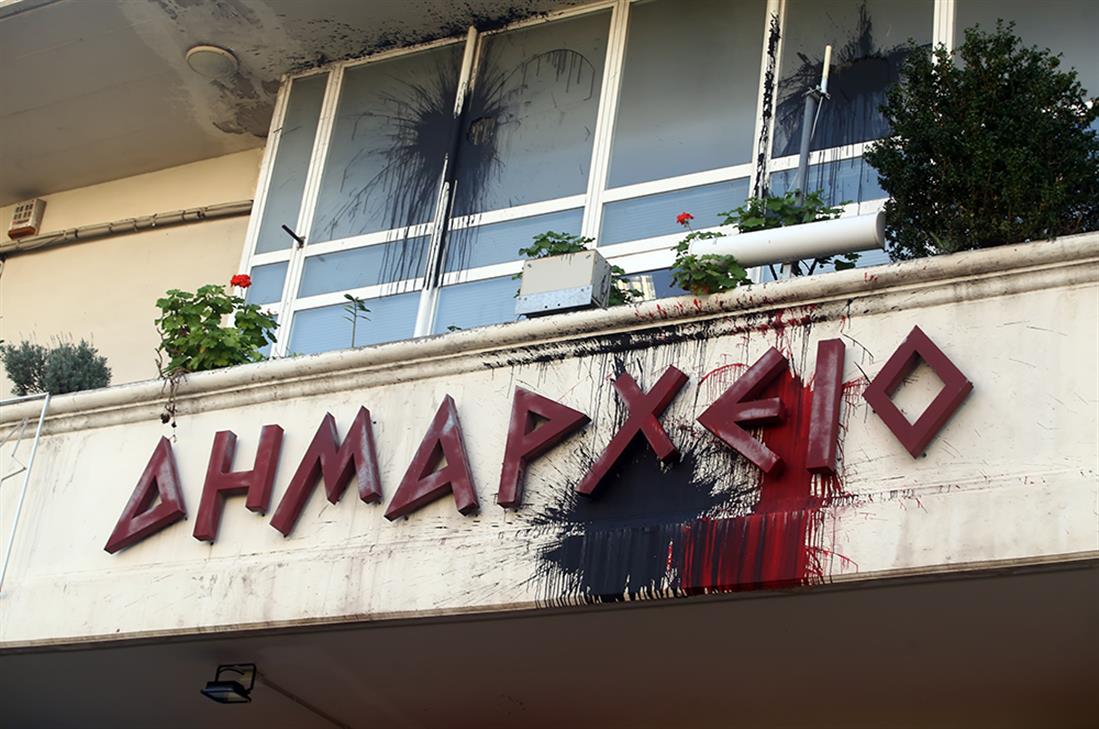 ΒΑΝΔΑΛΙΣΜΟΙ - ΔΗΜΑΡΧΕΙΟ ΒΥΡΩΝΑ