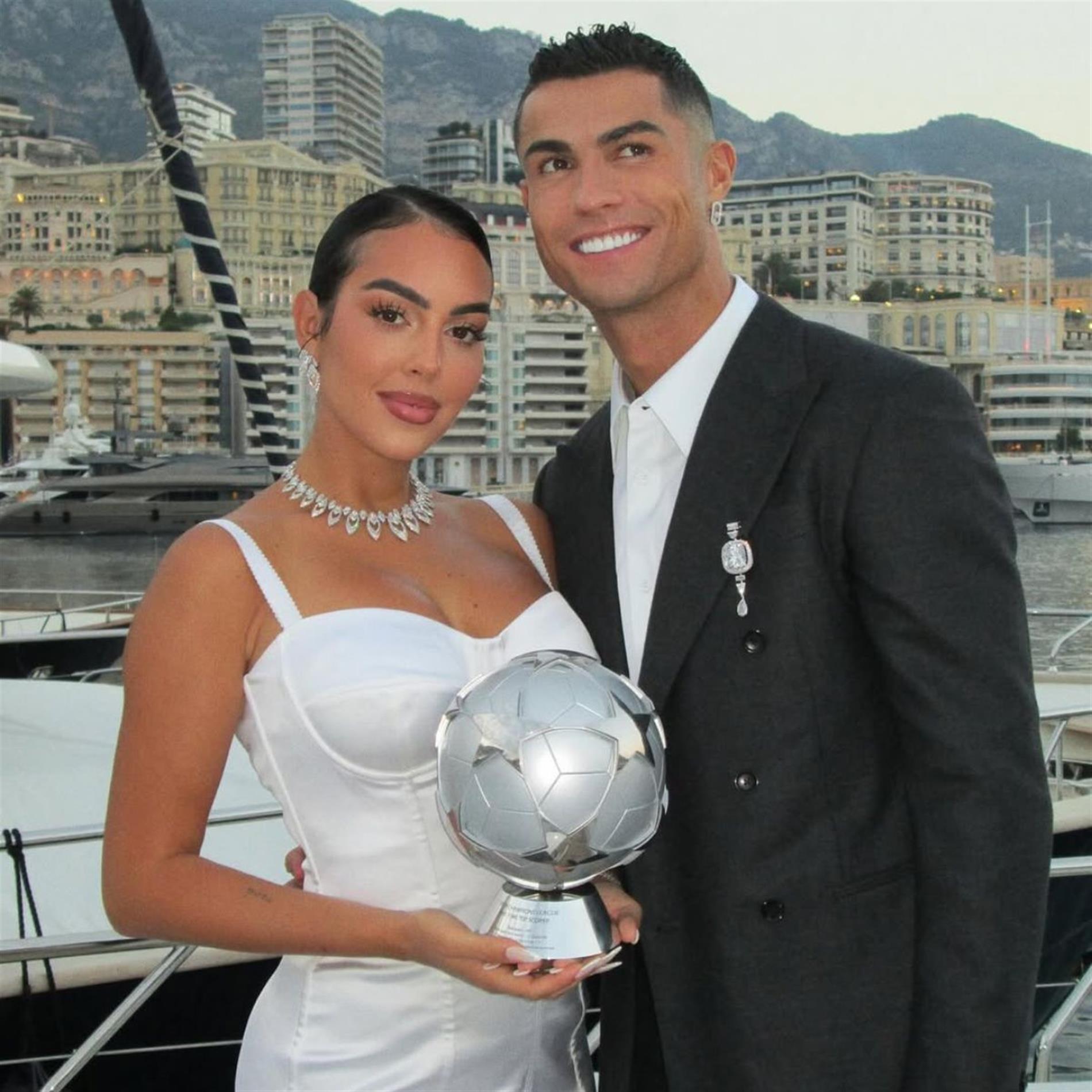 Κριστιάνο Ρονάλντο & Τζορτζίνα Ροντρίγκεζ: Οι πρώτες πληροφορίες για τον γάμο τους - Πότε και πού θα γίνει;