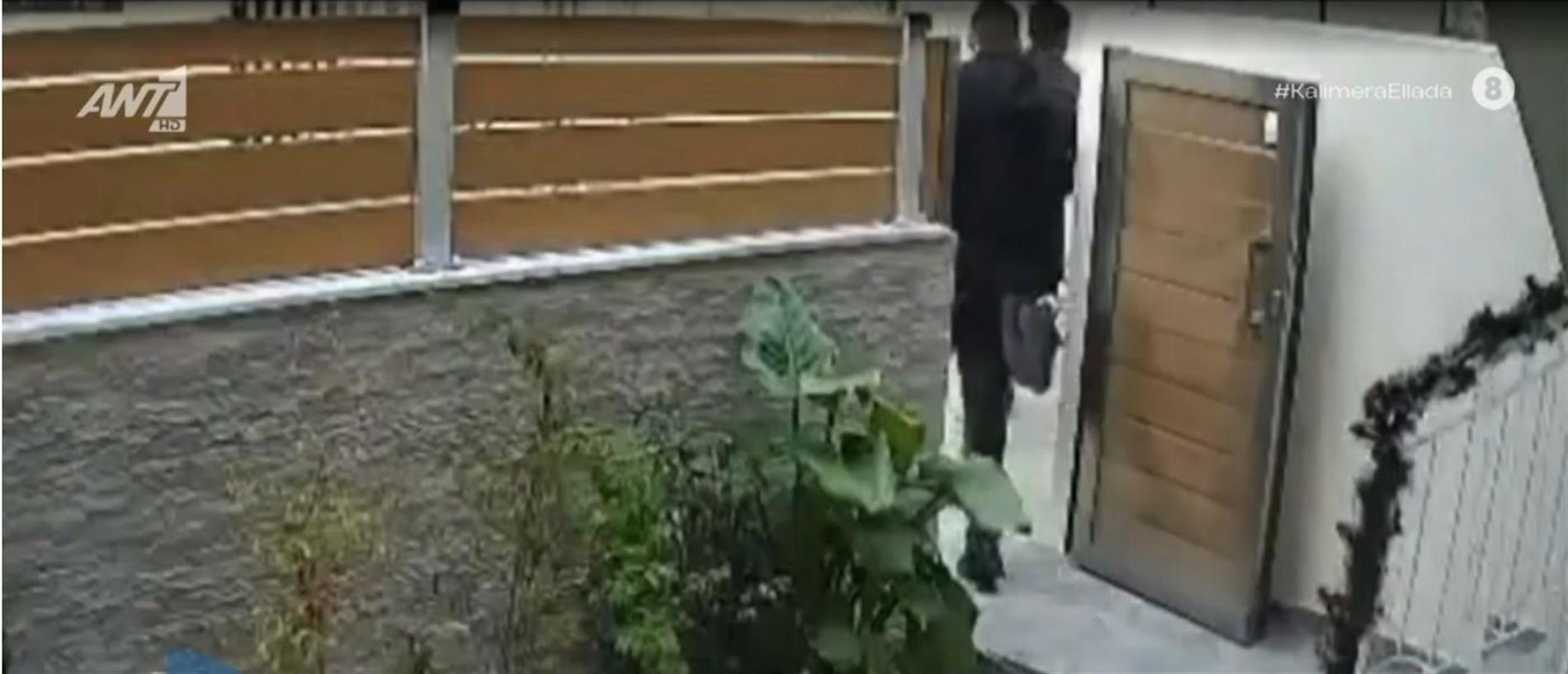 Χαϊδάρι: Προσποιούμενοι ότι έλεγαν τα κάλαντα έκλεψαν... παπούτσια