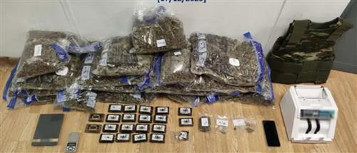 Συνελήφθησαν δύο τράπερ και οι συνεργοί τους για διακίνηση ναρκωτικών στην Αττική (βίντεο)