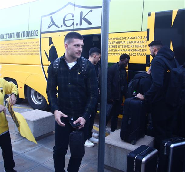 Η άφιξη της ΑΕΚ στην Σαμψούντα και το κλίμα στην ομάδα