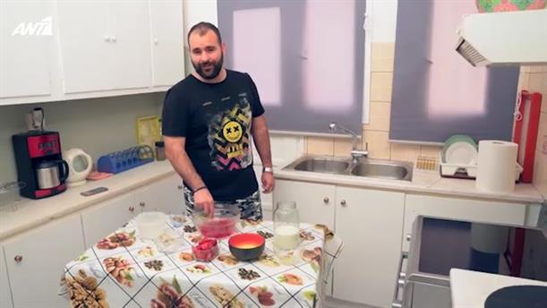 ΚΑΤΙ ΨΗΝΕΤΑΙ – Παναγιώτης – Επεισόδιο 74


