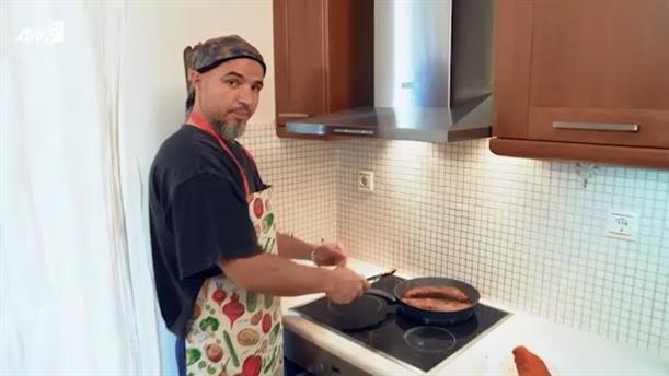 ΚΑΤΙ ΨΗΝΕΤΑΙ – Σπύρος - Επεισόδιο 103