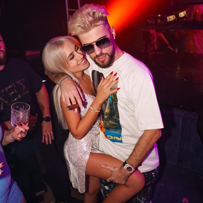 FY - Αλεξία Κεφαλά: Παντρεύονται και αποκάλυψαν τους κουμπάρους στον γάμο τους
