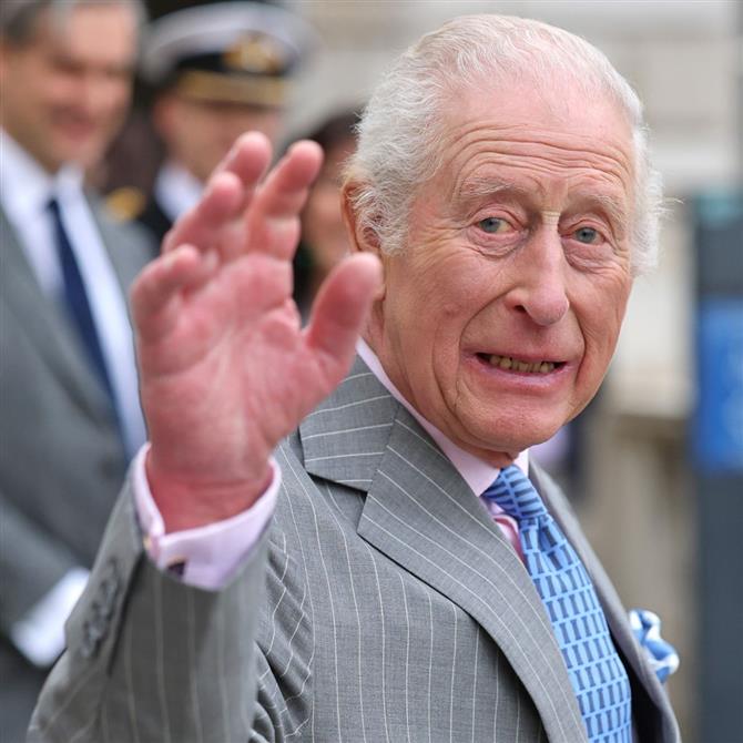 Βρετανία: Ο βασιλιάς Κάρολος επέστρεψε στα καθήκοντά του μετά τη νοσηλεία σε νοσοκομείο - Η νέα εμφάνιση