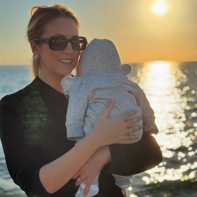 Φωτεινή Πετρογιάννη: Ο γιος της έγινε 2 μηνών! Οι οικογενειακές φωτογραφίες που δημοσίευσε με τον μικρό και τον σύζυγό της