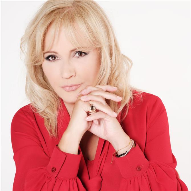 Αγγελική Νικολούλη: Με το βαφτιστήρι της στο πλατό της εκπομπής της, "Φως στο Τούνελ" - "Ήρθε να δει τη νονά του από τα ξένα"