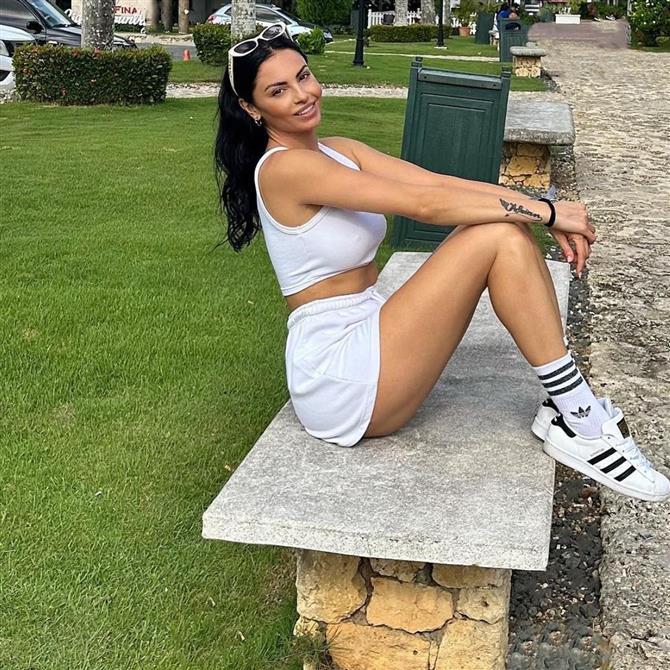 Δήμητρα Αλεξανδράκη: "Ο Θεός με έκανε υπέροχη αλλά ξέχασε να με κάνει πλούσια"