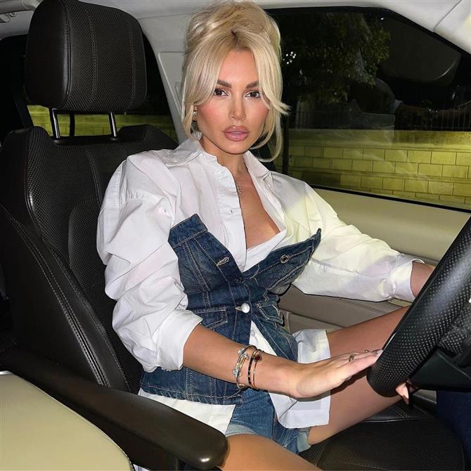 Αλεξάνδρα Παναγιώταρου: Το χτένισμα στα μαλλιά της επιστρέφει από τα 90s & σαρώνει στις τάσεις για το Φθινόπωρο 2024