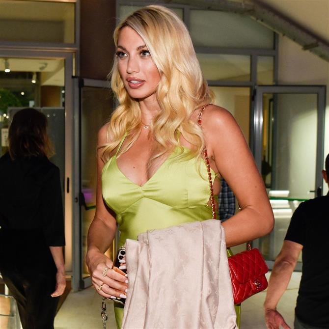 Κωνσταντίνα Σπυροπούλου: Το glam & chic look και το χτένισμα που επέλεξε για τη βάφτιση του δεύτερου γιου της