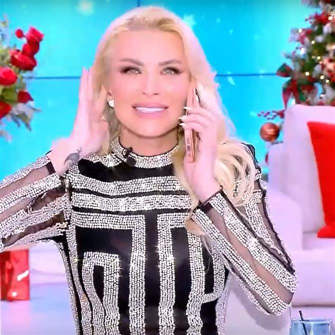 Κατερίνα Καινούργιου: Το on air τηλεφώνημα από την μητέρα της - "Η μαμά μου δεν ξέρει ότι είμαι live;"