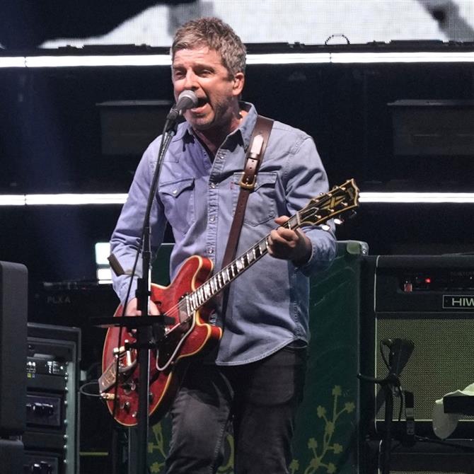 Oasis: Το αστρονομικό ποσό που πουλήθηκε η σπασμένη κιθάρα του Νόελ Γκάλαχερ 
